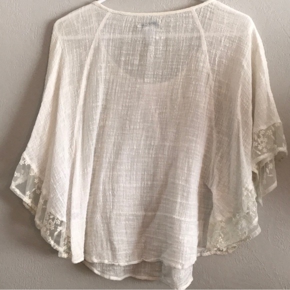 Gauzy butterfly sleeve top - Picture 7 of 9